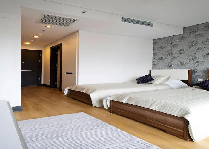 Aparthotel Platform Merter 2*