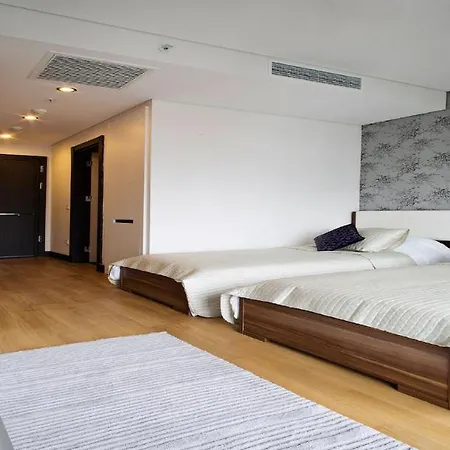 Aparthotel Platform Merter 2*